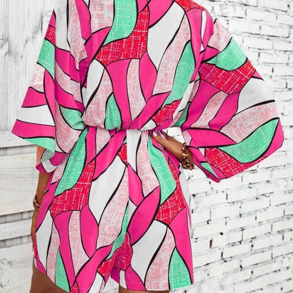 Geometric‎ Batwing Romper - Picture 4 of 4